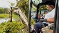 গাজীপুরে শতবর্ষী পুকুর পরিষ্কার, ডেঙ্গু নিয়ন্ত্রণে উদ্যোগ