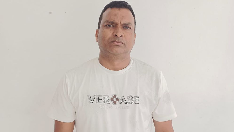 ভারতে যাওয়ার পথে কার্যক্রম নিষিদ্ধ পৌর আ.লীগের সম্পাদক গ্রেফতার