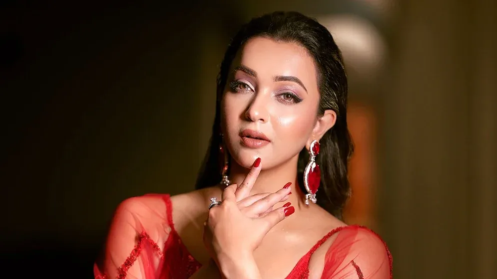 আসন্ন দুর্গাপূজায় বনির সঙ্গে ঠাকুর দেখা ও পার্টির পরিকল্পনা কৌশানির