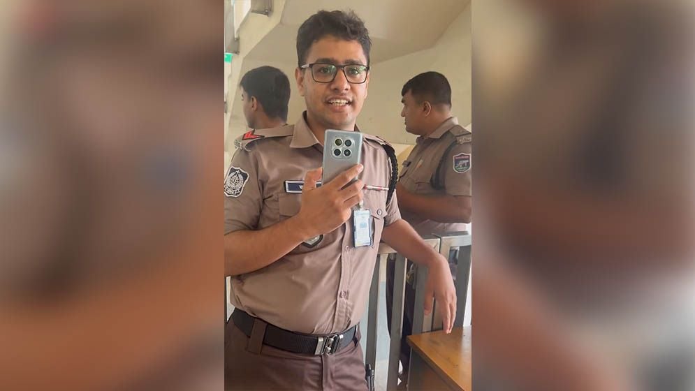 হাফপ্যান্ট পরায় অ্যাথলেট প্রশিক্ষককে মেট্রোস্টেশনে হেনস্তার অভিযোগ পুলিশের বিরুদ্ধে