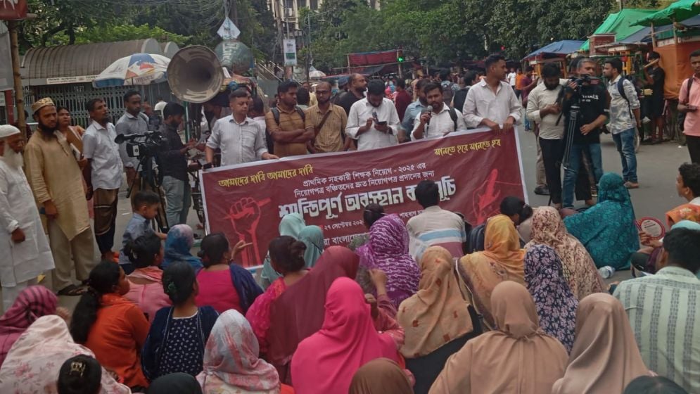 সন্তান কোলে ভোলা থেকে শাহবাগে মিতু, ‘নিয়োগপত্র পেলেই চলে যাব’