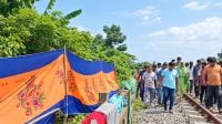 পর্দা টাঙিয়ে রেলের জমিতে ভবন নির্মাণের অভিযোগ
