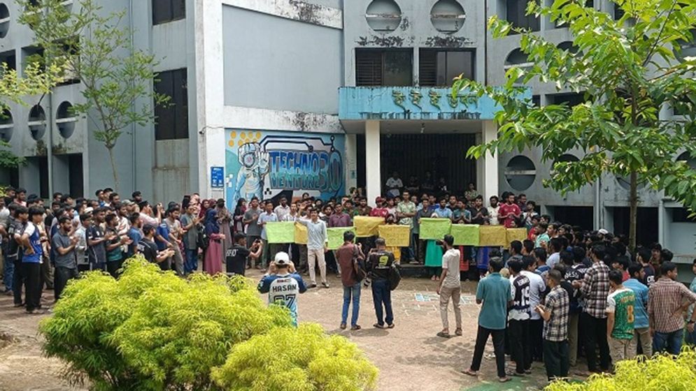 সিলেট ইঞ্জিনিয়ারিং কলেজে ৪৮ ঘণ্টা ধরে অবরুদ্ধ অধ্যক্ষসহ ২০ জন