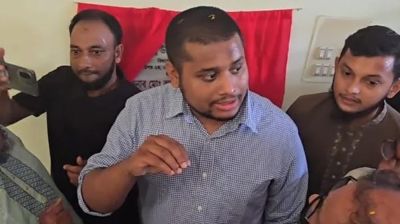 নামফলকে নিজের নাম, আয়োজকদের উদ্দেশে যা বললেন হাসনাত