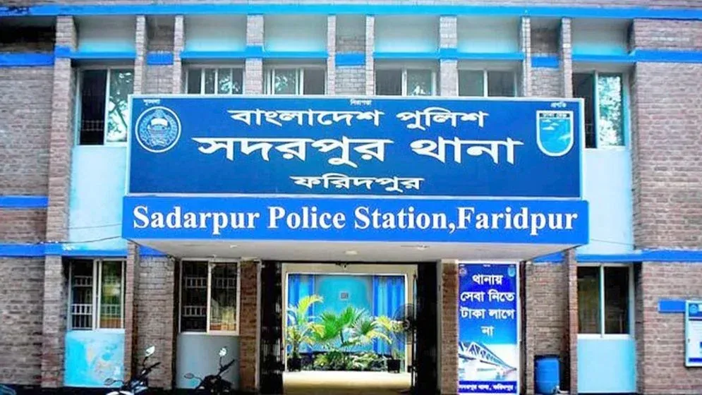 ভ্যানের চাকায় ওড়না প্যাঁচিয়ে প্রাণ গেল কিশোরীর