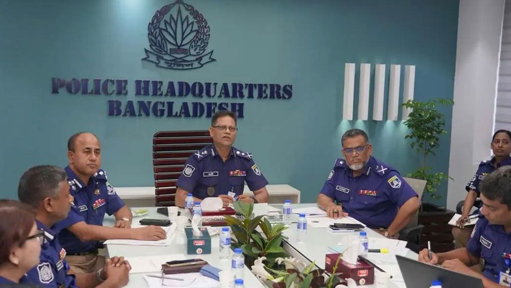 চাঁদাবাজ-সন্ত্রাসীদের আইনের আওতায় আনার নির্দেশ আইজিপির