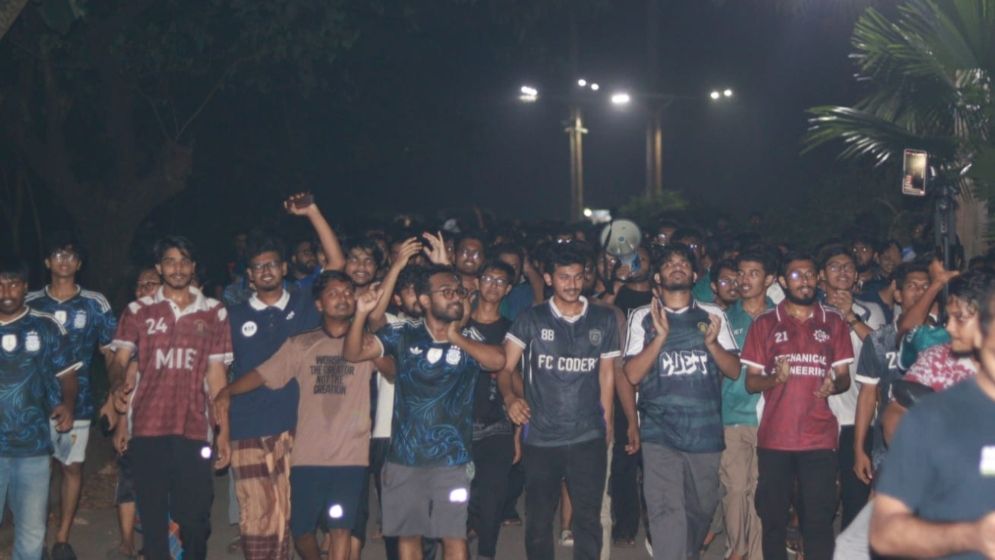 মধ্যরাতেও বিক্ষোভে উত্তপ্ত চুয়েট
