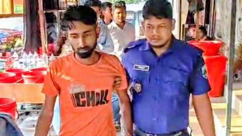 নিষিদ্ধ ছাত্রলীগ নেতাকে আটক করে পুলিশে দিলেন ছাত্রদল নেতাকর্মীরা