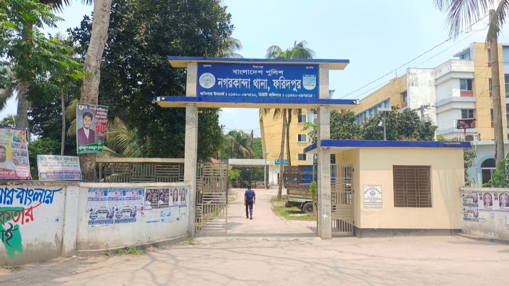 শিশু সন্তানকে ফাঁস দেওয়ার চেষ্টা, ভিডিও ভাইরালের পর আটক মা