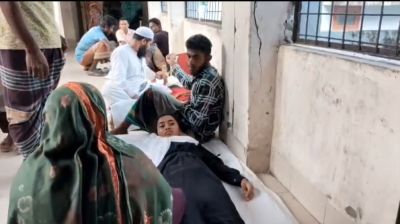 শ্রেণিকক্ষে অসুস্থ হয়ে পড়ল ২৫ ছাত্রী