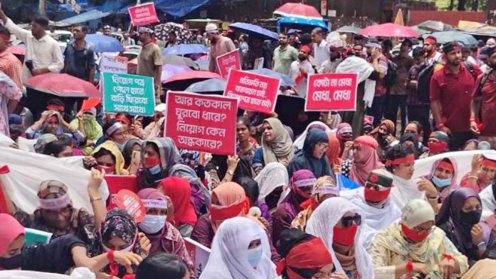 স্বচ্ছ প্রক্রিয়ায় সরকারি চাকরি নিশ্চিত করা কেন জরুরি