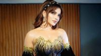 এবার ‘এআই’ সংস্থার বিরুদ্ধে ৭ হাজার কোটি টাকা ক্ষতিপূরণ দাবি উর্বশীর