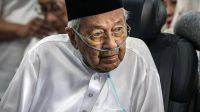 ১০১ বছর বয়সি মাহাথির হাসপাতালে