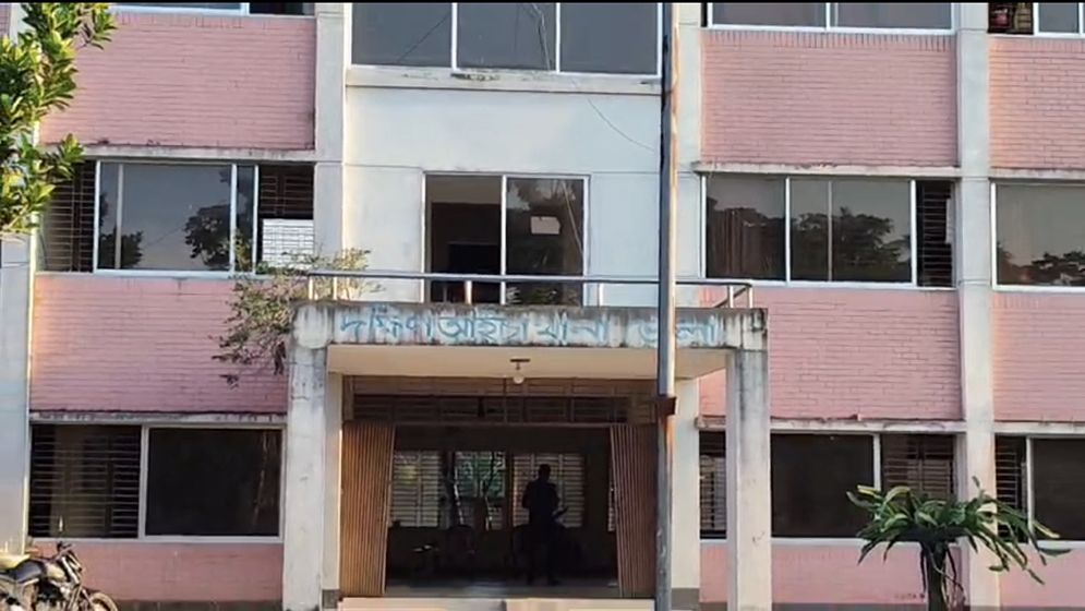 গভীর রাতে মাদককারবারির বাসায় কেন গেলেন যুবদল নেতা-বন কর্মকর্তা