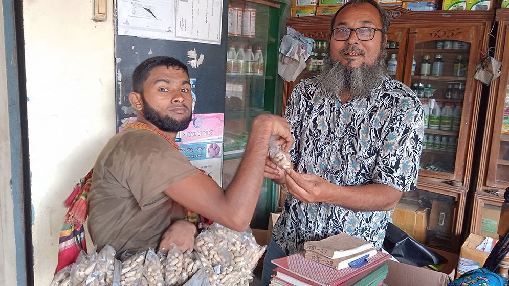 ভিক্ষা ছেড়ে ১ হাজার টাকার পুঁজিতে আল আমিনের ঘুরে দাঁড়ানোর লড়াই