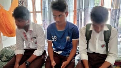 বাকৃবিতে মাদক সেবনের সময় ৩ কলেজছাত্র আটক