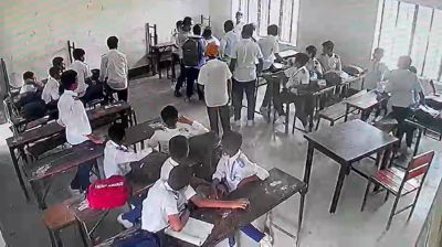 শ্রেণিকক্ষে ঢুকে ছাত্রকে তিনবার আছাড়, আটক ১