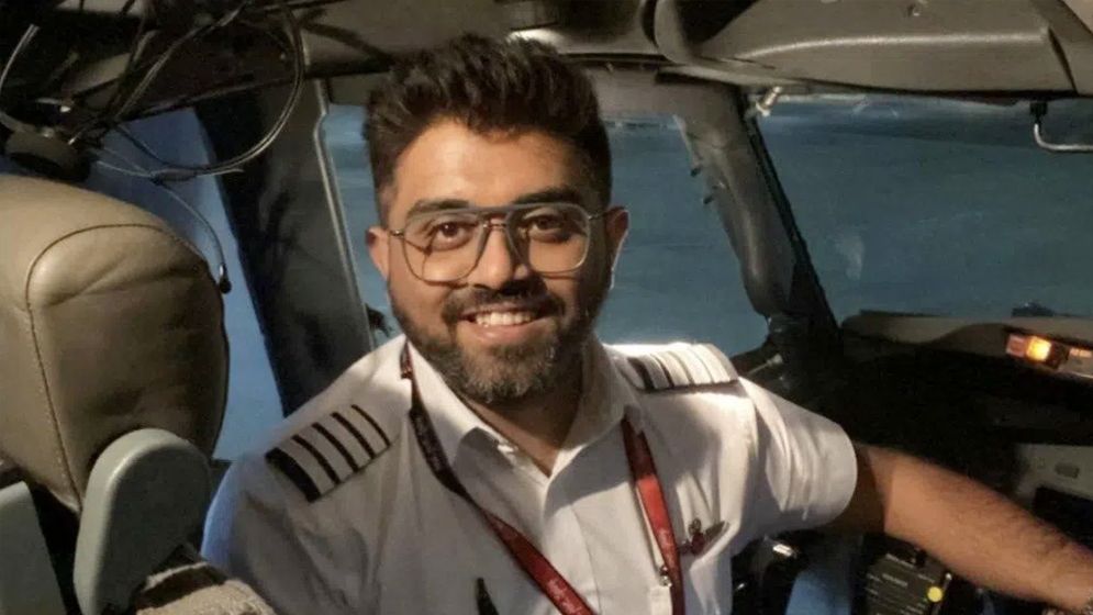 ইসরাইলগামী ফ্লাইটে ছুরিকাহত পাইলট কে এই স্মিত মাচ্ছার?