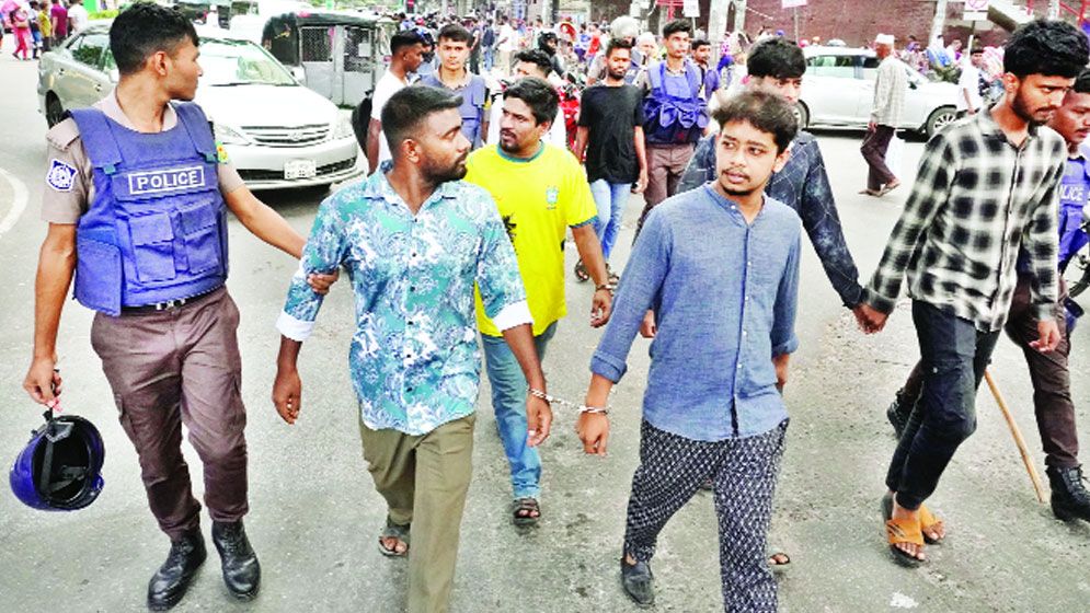 চার মামলায় আসামি দুই হাজার