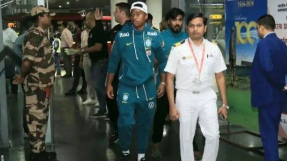 কড়া নিরাপত্তায় পেলের স্মৃতিবিজড়িত কলকাতায় পা রাখল ব্রাজিল