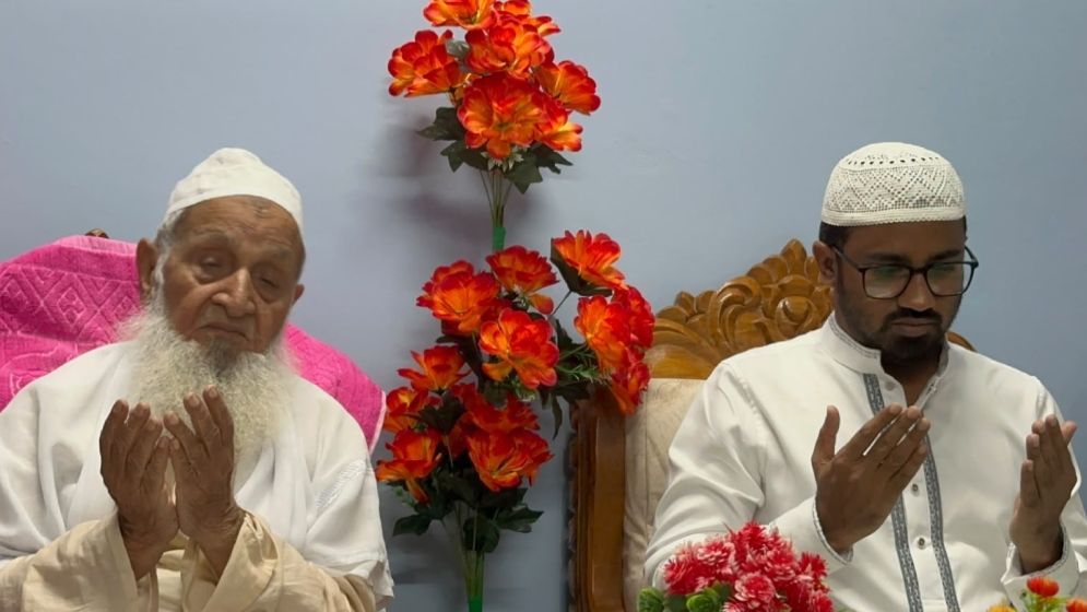 হেফাজত আমিরের সঙ্গে প্রধানমন্ত্রীর রাজনৈতিক সহকারীর সাক্ষাৎ