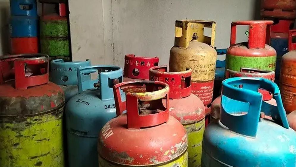 বাজারে এলপিজির অযৌক্তিক মূল্য