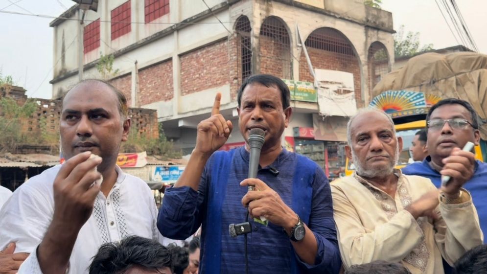 ‘শেখ হাসিনা দিল্লিতে থাকবে, নেতাকর্মীদের পিঠের চামড়া থাকবে না’