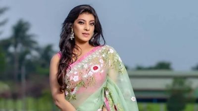 উপন্যাসের চরিত্রে সাদিয়া ইসলাম মৌ