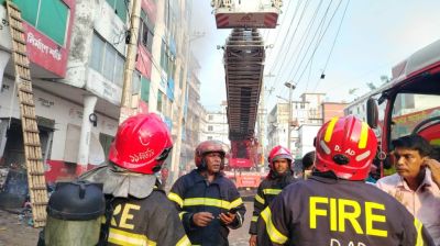 গাজীপুরে পোশাক কারখানায় আগুন