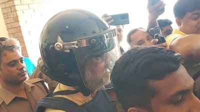 এবার পুলিশ কর্মকর্তাকে ধমকালেন আখতারুজ্জামান