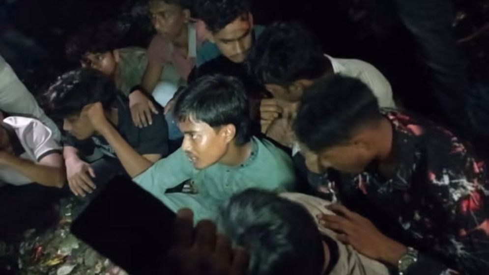 পিকআপে চড়ে ‘জয় বাংলা’ স্লোগান, অতঃপর...