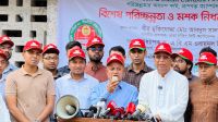 ঢাবি ক্যাম্পাসে ছাত্রদলের পরিচ্ছন্নতা ও মশক নিধন অভিযান