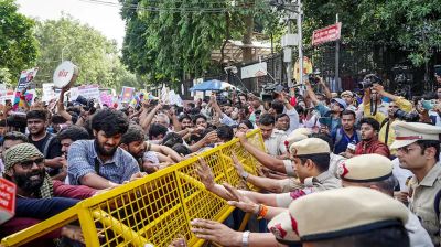 বিক্ষোভে পুলিশের বিরুদ্ধে  ৩ নারী সাংবাদিককে যৌন হয়রানির অভিযোগ