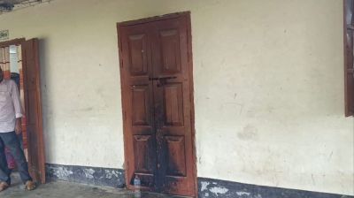 অধ্যক্ষ নিয়োগ ও উপাধ্যক্ষের অপসারণ দাবির মুখেই কলেজে পেট্রল ঢেলে আগুন