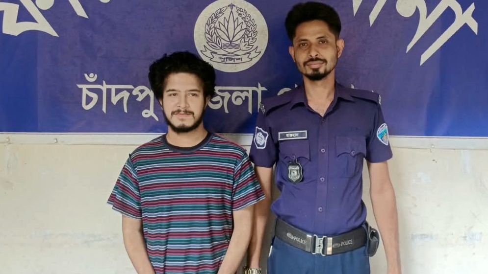 অবশেষে নিষিদ্ধ ছাত্রলীগের ‘ভয়ঙ্কর’ হ্যাকার গ্রেফতার