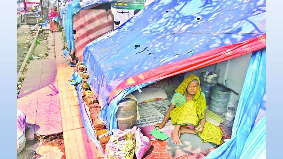 আবাসনের চাপে পিষ্ট মানুষ