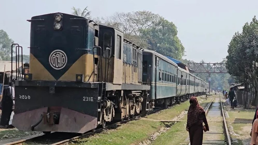 ফের চালু হলো জারিয়ার লোকাল ট্রেন