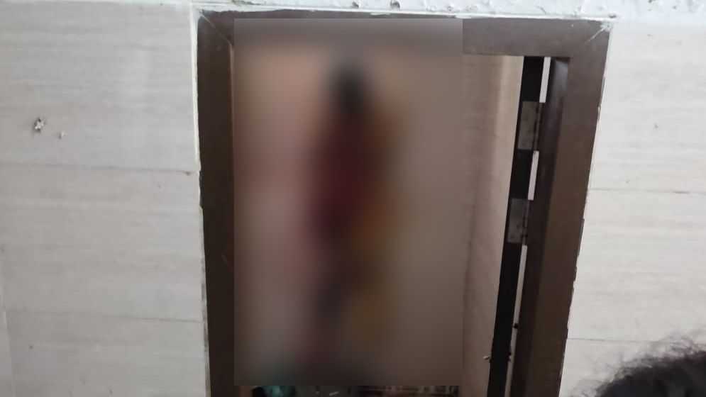 ঢামেকের বাথরুমে নারীর রক্তাক্ত লাশ