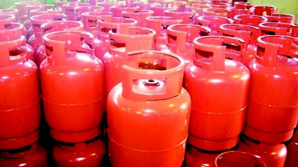 ১২ কেজি এলপিজির সিলিন্ডার এক লাফে ১৮৩৭ টাকা