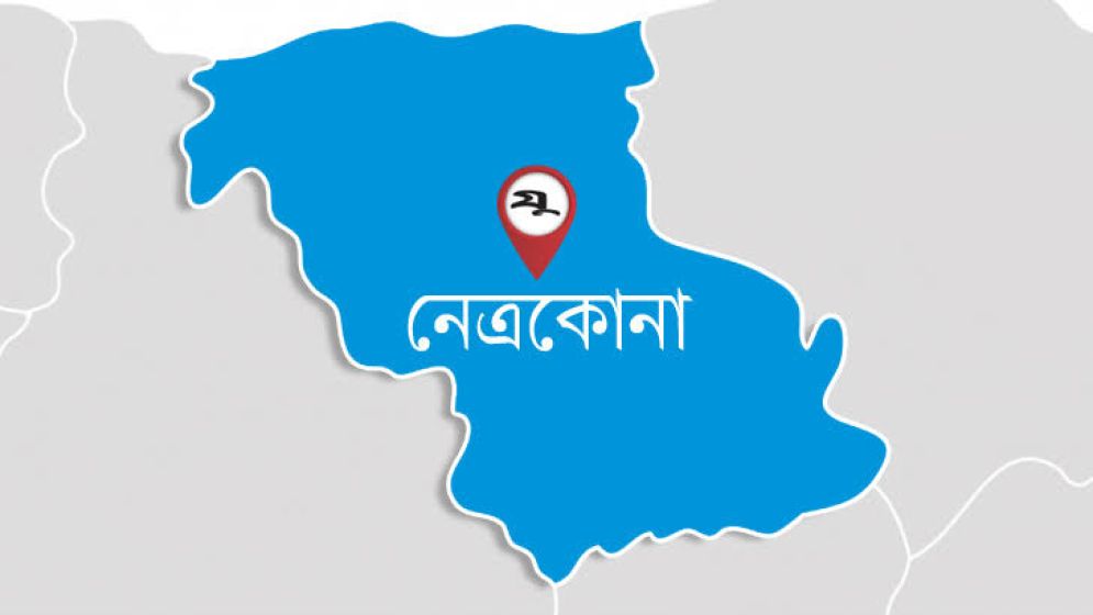 সেতুর ঢালাইয়ে মরিচাধরা রড কাদাযুক্ত পাথর