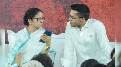 দলে ফিরতে বিদ্রোহী এমপিদের ১৫ দিনের আল্টিমেটাম মমতার