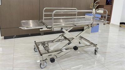 পাঁচ হাজার রোগীর জন্য মাত্র ১৩টি ট্রলি