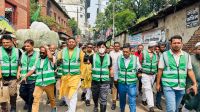 ডেঙ্গু ঠেকাতে পুরান ঢাকায় পরিচ্ছন্নতা অভিযানে প্রতিমন্ত্রী ইশরাক
