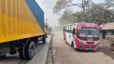 সংস্কারেও মিলছে না সুফল নেপথ্যে পাথরবাহী ট্রাক