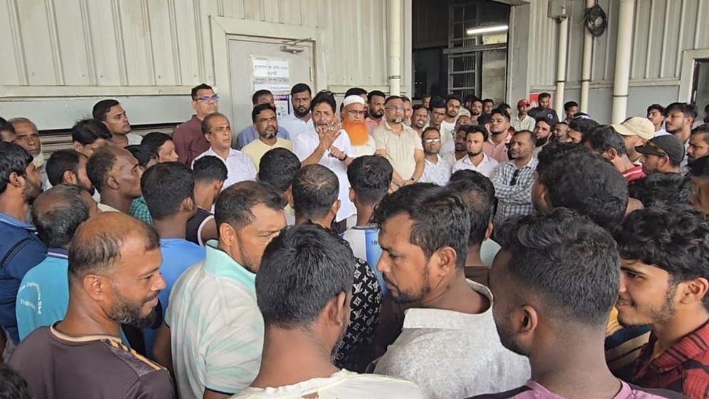 ঘোড়াশাল সার কারখানায় সারের ট্রাকে চাঁদাবাজি বন্ধ করল বিএনপি