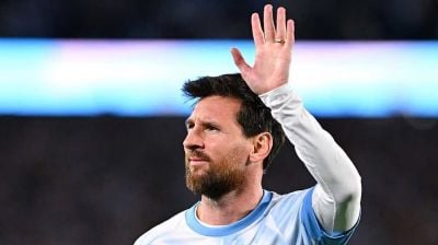 বিদায়ের আগে বিশেষ সম্মান পেলেন মেসি