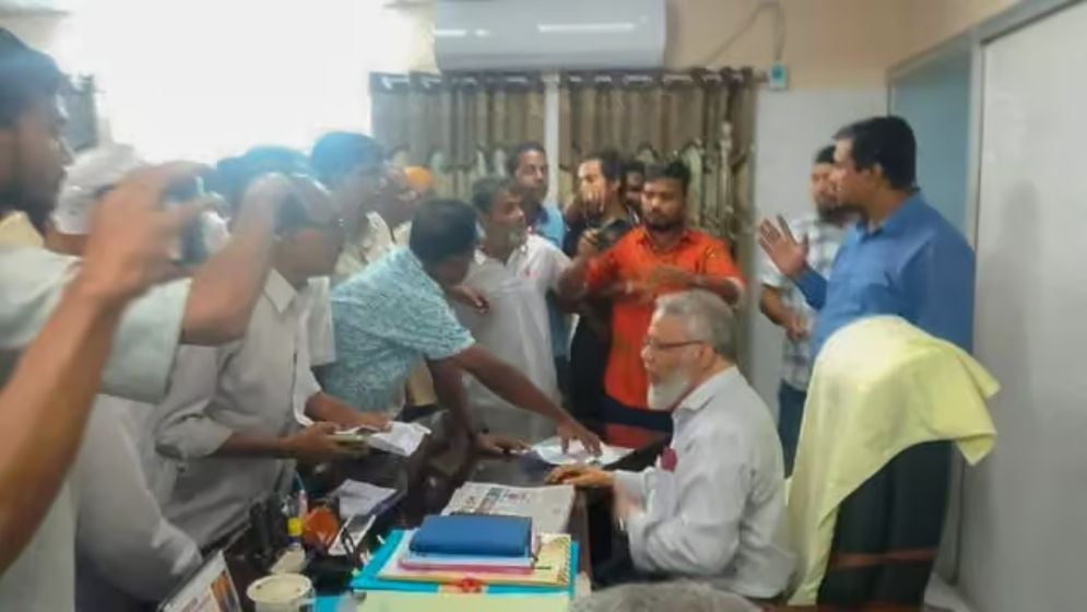 রামেবিতে জোর করে ভিসির পদত্যাগের ঘটনায় মামলা, বিএনপি নেতা গ্রেফতার