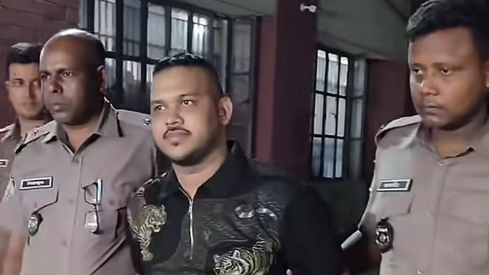 যেভাবে পালিয়ে গেলেন পিচ্চি রাজা, দেখা গেল সিসিটিভি ফুটেজে