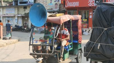 নিজ কর্মচারীর বিরুদ্ধে পৌরসভার মাইকিং