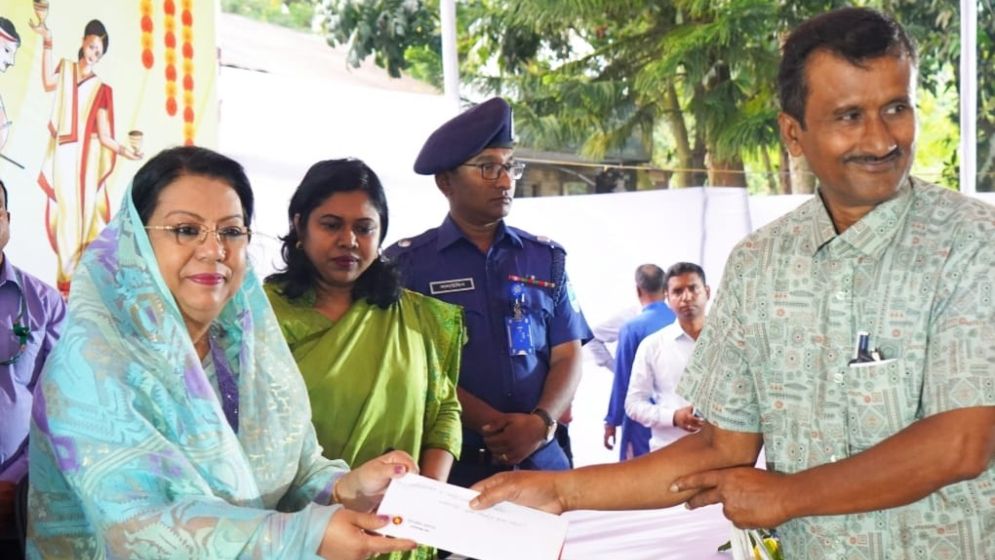 ধর্মীয় সম্প্রীতির মধ্য দিয়ে দুর্গাপূজা উদযাপনের আহ্বান খাদ্যমন্ত্রীর